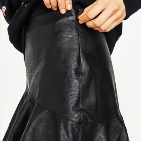 Zara Faux Leather Asymmetrical Ruffle Mini Skirt - Picture 5 of 8